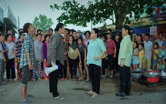 人民藝人紅雲的《大雞奔跑吧》作品。