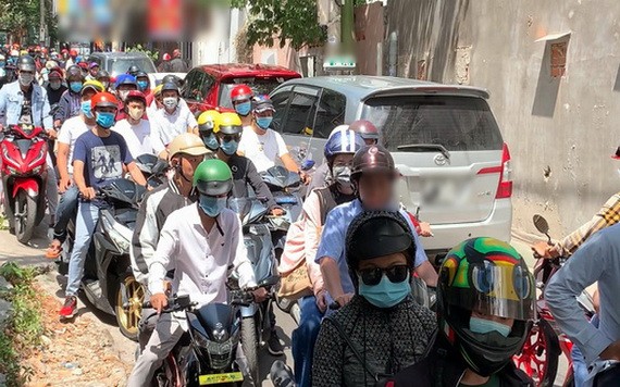 大量遊客湧至頭頓，導致若干通往遺跡區的街道非常擁擠。（圖源：TTO）