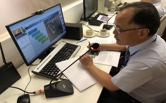 胡志明市台灣商會會長鄭文忠在線上分享資訊。