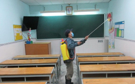 文朗學校幼兒班復課前進行消毒課室。