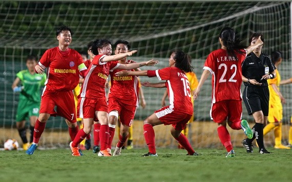 煤炭礦產隊（紅衣）以3-0大勝胡志明市隊。（圖源：互聯網）