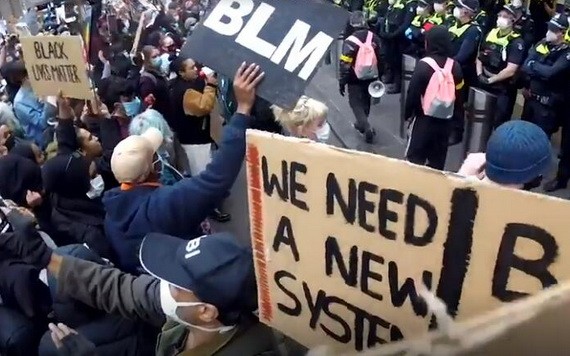 圖為墨爾本舉行的反對種族主義遊行活動。（圖源：Herald Sun）