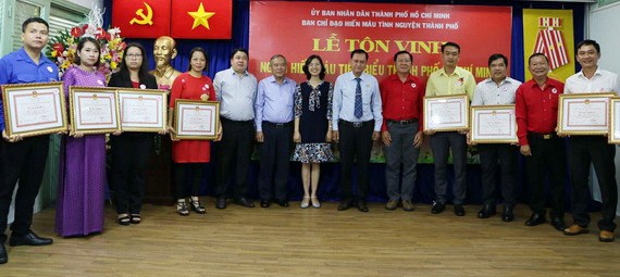 模範捐血者獲表彰。