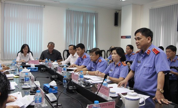 市人民檢察院院長杜孟棒（站立者）向監察團匯報。（圖源：梅花）