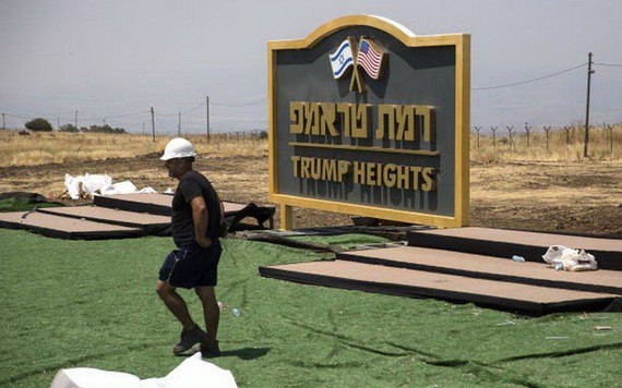 2019年3月，特朗普簽署公告，正式承認以色列對戈蘭高地的“主權”。此舉遭到敘利亞的堅決反對，並引發多個國家和國際組織譴責。（圖源：互聯網）