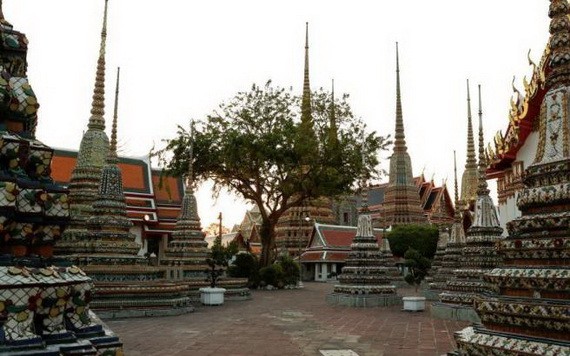 當地時間3月24日，由於受到新型冠狀病毒影響，泰國曼谷著名旅遊景點臥佛寺空無一人。（圖源：互聯網）