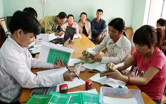 貧困戶向社會政策銀行貸款做小本生意。（示意圖源：雲慶）