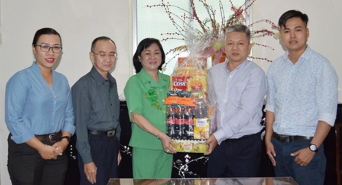 值越南革命報刊日 95 週年  多個政府機關、單位前來祝賀 ảnh 1