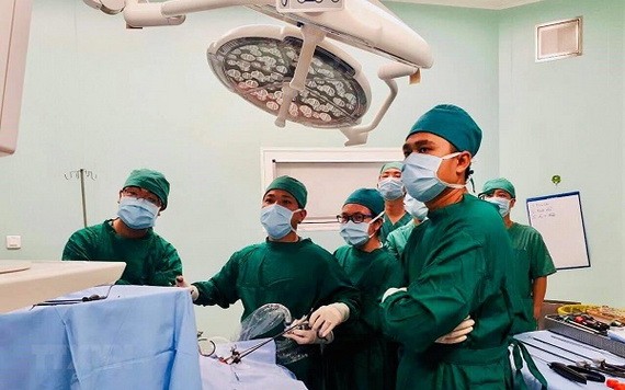 市兒童醫院採用現代設備為病人治療。