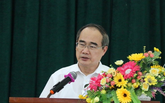 市委書記阮善仁與選民接觸。（圖源：進隆）