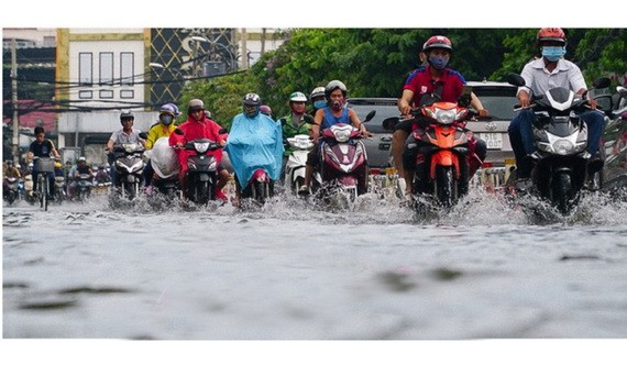 舊邑郡阮文魁街雨後受淹。