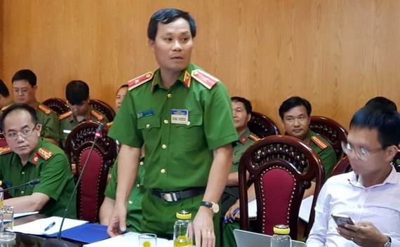 公安部刑警局長陳玉河少將（中）在新聞發佈會上公佈綁架劫財案的起訴《決定》。（圖源：進勇）