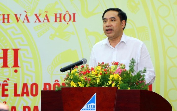 勞動與榮軍社會部就業局長武仲平在會上發言。（圖源：勞動與榮軍社會部）