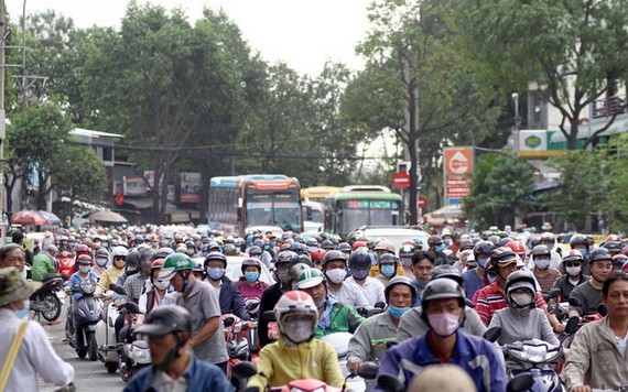 平兆2橋項目（第二階段的第二部分）將有助解決市東面通道區域的交通堵塞問題。 圖中為丁部領街經過平盛郡南部東區車站路段的堵塞情況。