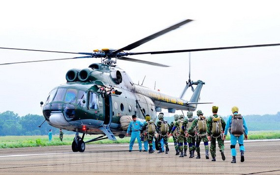 直升機空中降落訓練現場。（圖源：市黨部新聞網）