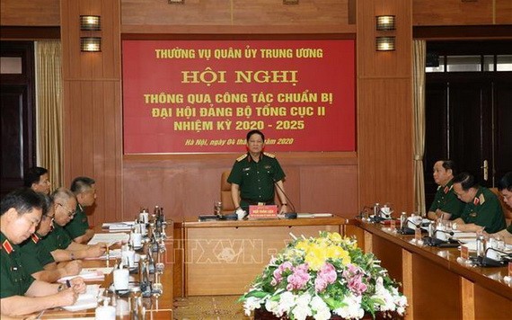 國防部長吳春歷大將（中）主持會議並發表講話。（圖源：越通社）