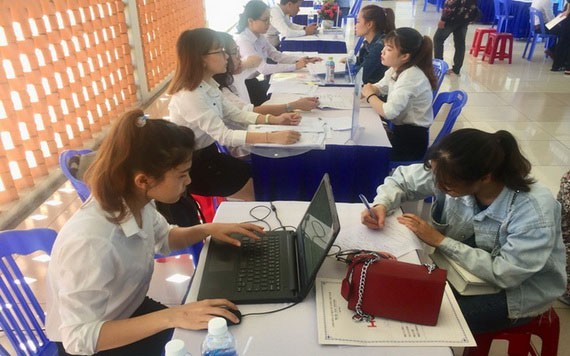 峴港市職業輔導盛會現場一瞥。（圖源：VOV）