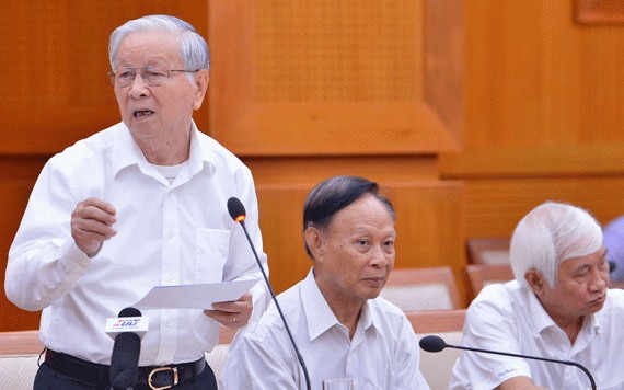 市委原常務副書記、市人民議會原主席范政直向草案提意見。