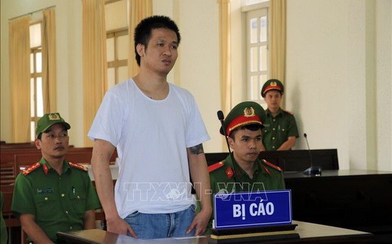 被告人阮國德旺在法庭上回答審判員問案。（圖源：越通社）