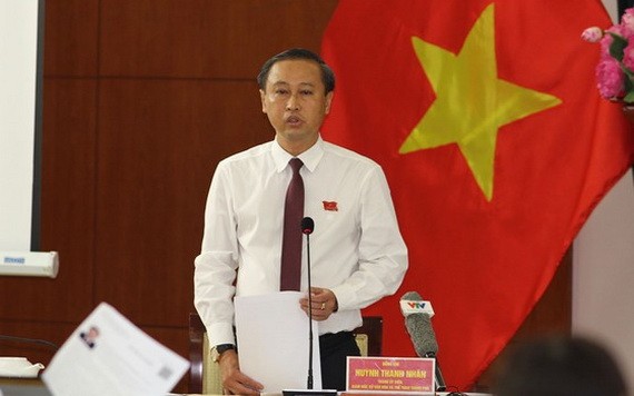 市文體廳長黃清仁在會議上答詢。（圖源：勇芳）