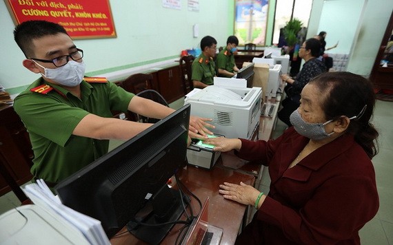 每個場合的公民身份證新發、換發手續辦理時間為40至50分鐘。