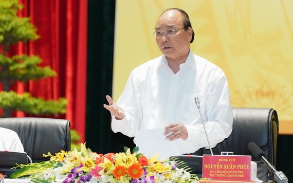 政府總理阮春福在會議上發表講話。（圖源：光孝）