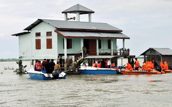 印度東北部阿薩姆邦和鄰國尼泊爾已有近400萬人因洪災而流離失所，死亡人數已上升至189人，數十人失蹤。（圖源：互聯網）