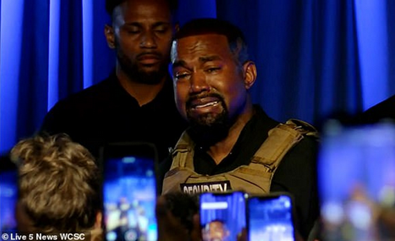 Kayne West 談及亡母時流下男兒淚。（圖源：互聯網）