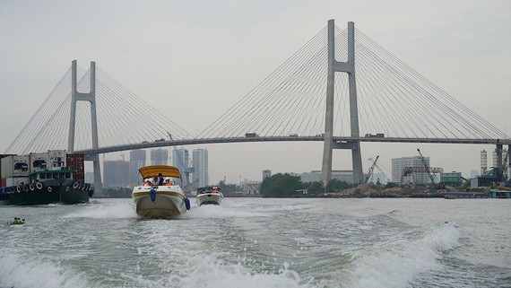 連接第七郡與第二郡的富美橋是以建設-運營-移交合同模式投資。