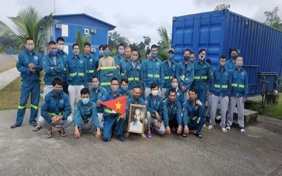 圖為滯留在赤道幾內亞的一部分工人。（圖源：N. Thành）