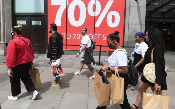 政府季度債務在今年4月至6月間增加到創紀錄的1279億英鎊。（示意圖源：EPA）