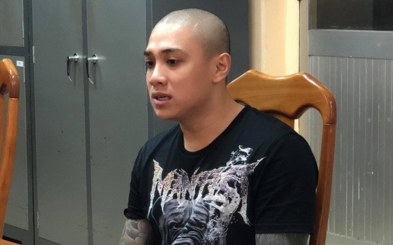 向公安機關投案自首的“橙衣幫”頭目梅阮春成。（圖源：文牒）