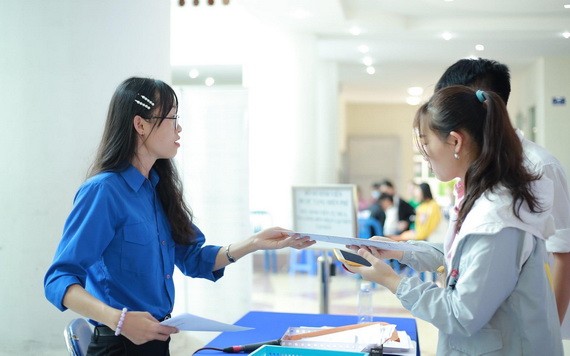 市師範大學中文系大學生每年都參加“為考生接力”活動。