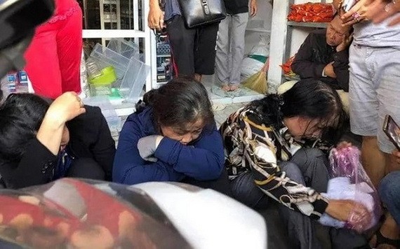 賣假草藥的團夥被當場抓獲。（圖源：俊阮）