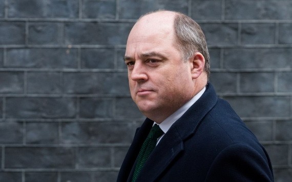 英國國防大臣本‧華萊士表示，英國政府正重新審視外交、安全及國防政策，應對中俄威脅。（圖源：法新社）