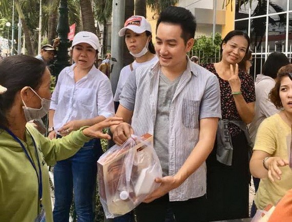 慈善團在115醫院展開慈善活動。