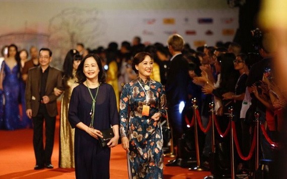 藝人在河內國際電影節走紅地毯。