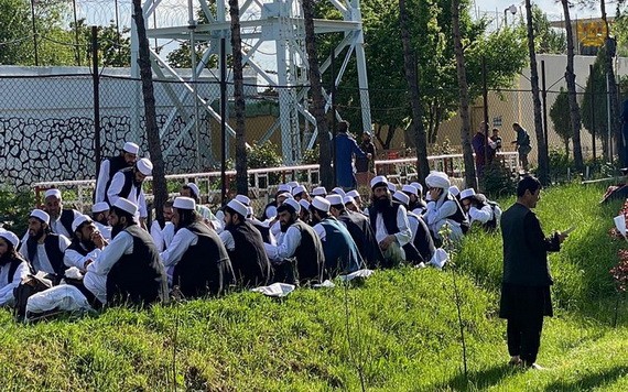 圖為塔利班在押人員。（圖源：Khaama）