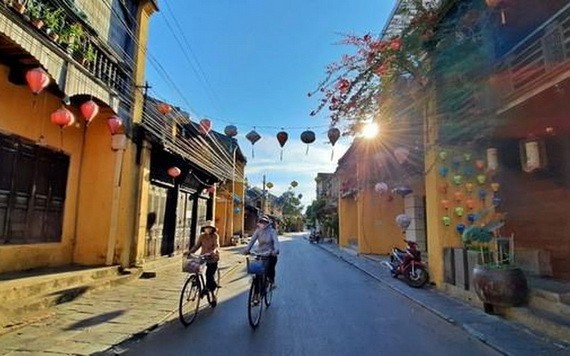 新冠肺炎疫情捲土重來給旅遊業造成嚴重損失。（示意圖源：秋莊）