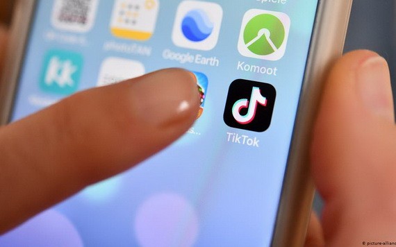 8月1日，TikTok美國區總經理凡妮莎‧帕帕斯回應稱，該公司沒有停止在美運營的計劃，“我們沒打算離開”。（圖源：互聯網）