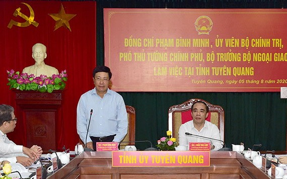 黨中央政治局委員、政府副總理、外交部長范平明（中）在會上發表講話。（圖源：海鐘）