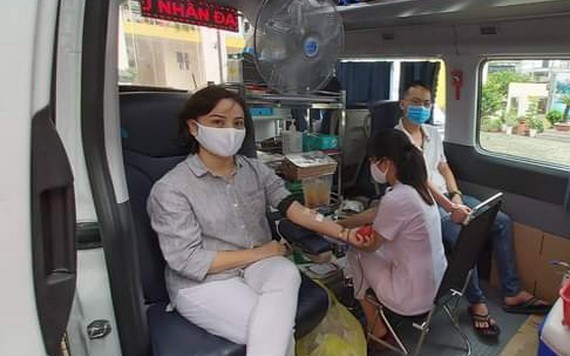 儘管新冠肺炎疫情演變複雜，當天仍吸引廣大越、華婦女參加志願捐血活動。