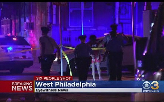 美國費城西部當地時間8日晚9時30分左右發生槍擊事件，有6人中槍。（圖源：視頻截圖）