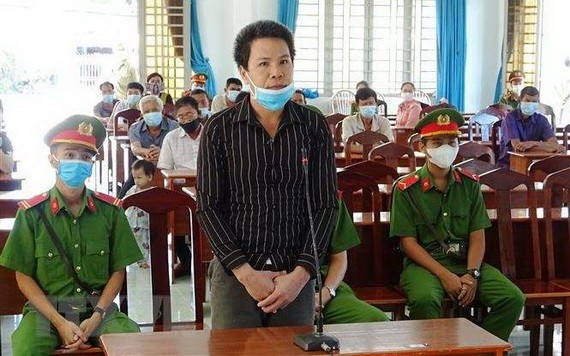 被告人阮功安在法庭上答審判員問案。（圖源：越通社）