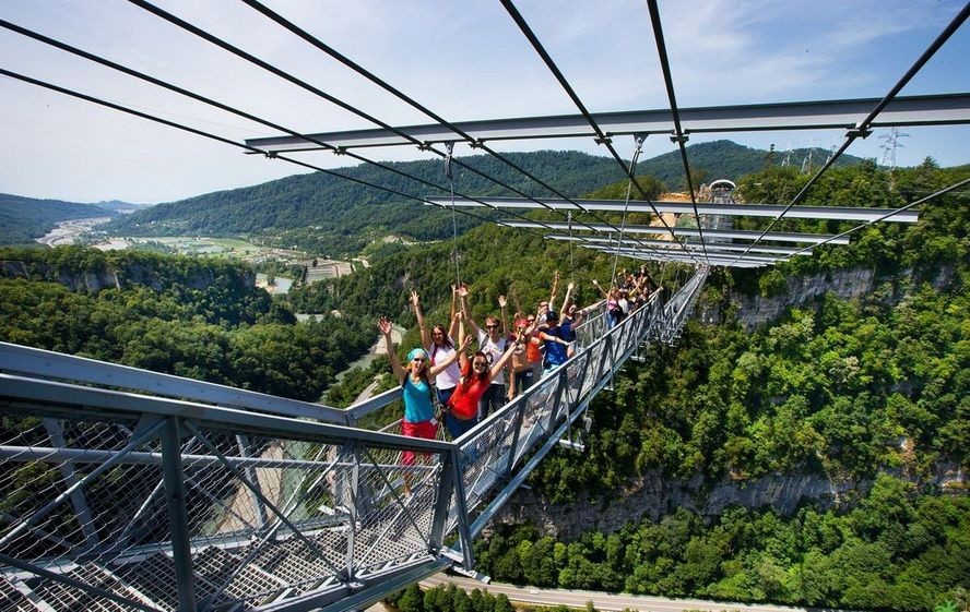 玻璃棧道懸崖吊橋？全球最不可思議的人行步道！ ảnh 4