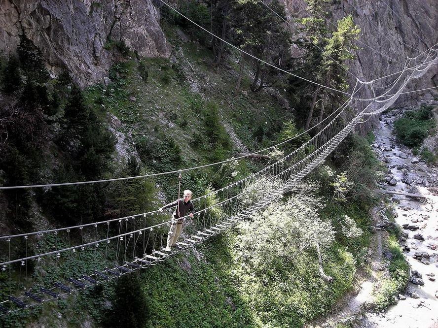 玻璃棧道懸崖吊橋？全球最不可思議的人行步道！ ảnh 7