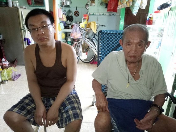 陳清和老大伯與智障外孫杜金光。