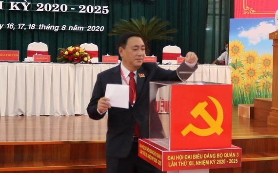 范成堅同志蟬聯第三郡郡委書記職務。（圖源：越華）