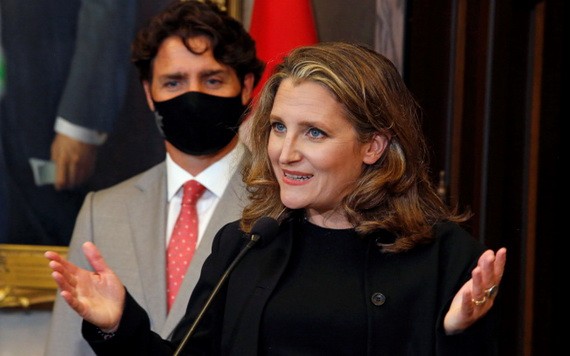 加拿大總理杜魯多18日任命副總理弗里蘭兼任財政部長。（圖源：路透社）