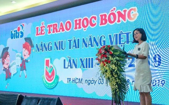 平仙公司總經理尤麗娟於2019年平仙培育人才活動上鼓勵員工子弟努力向學。